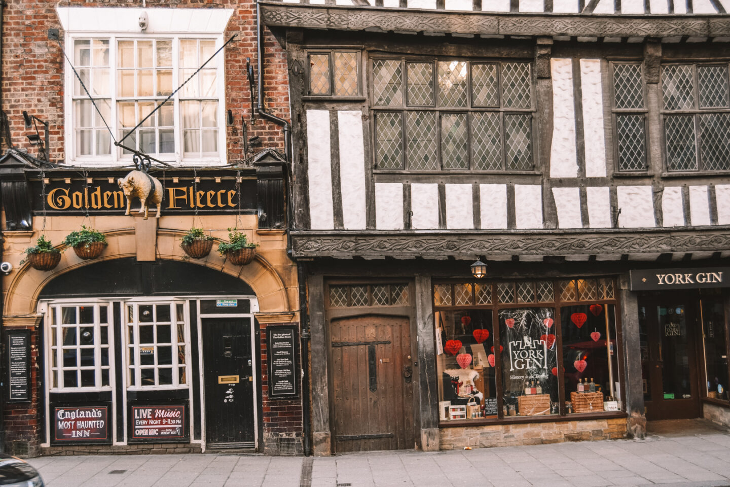 Golden Fleece pub in York