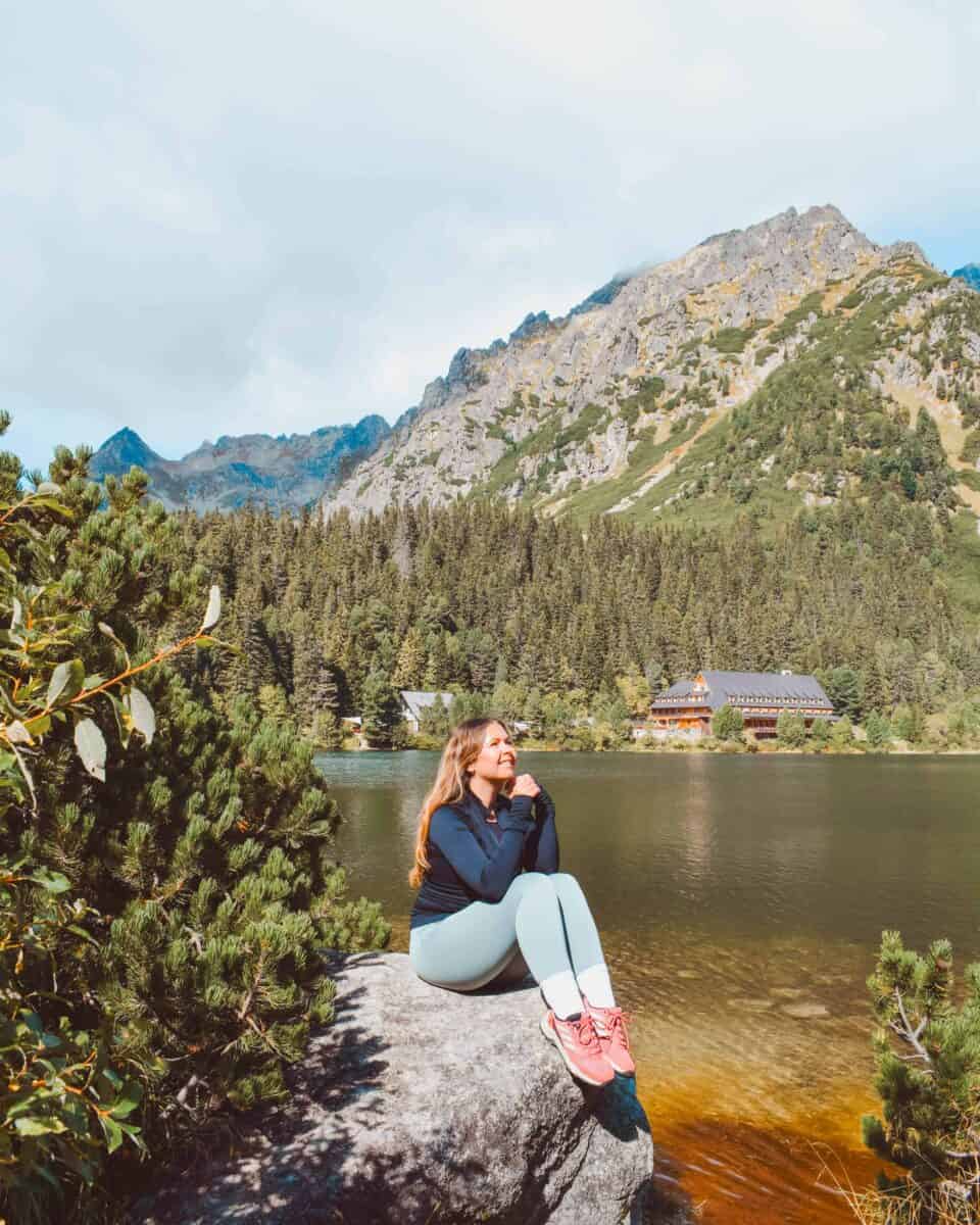 Reanna sitting around Popradské pleso